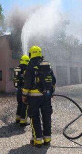 Trafo Gebäude in Brand